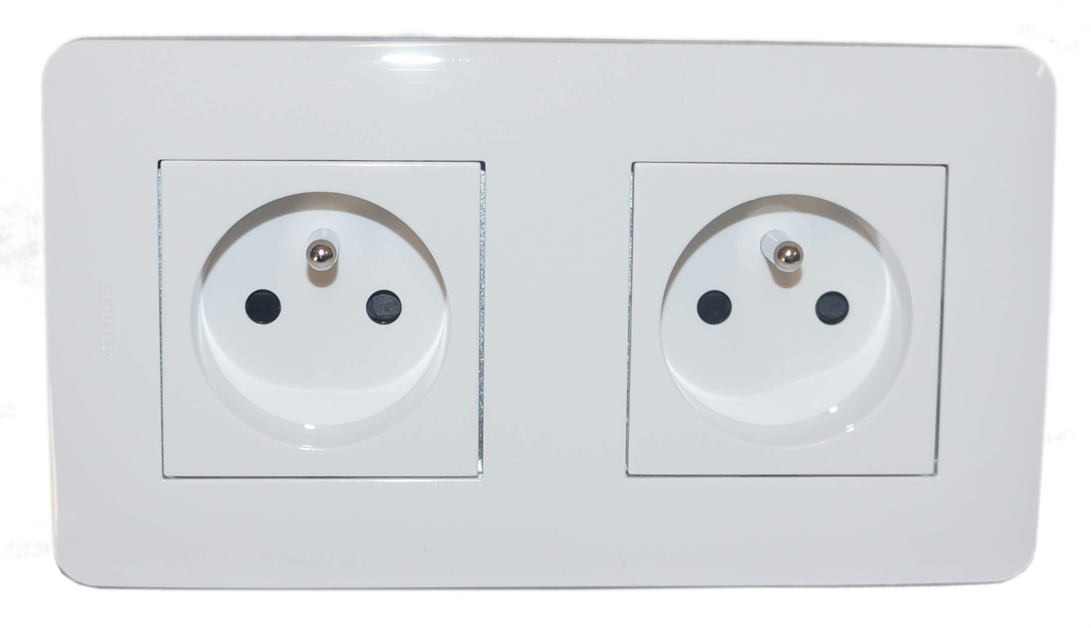 Double socket outlet with earth connection Casual series white