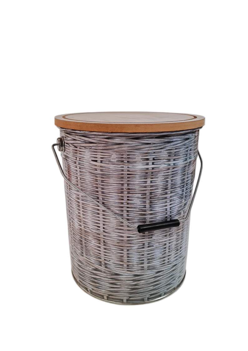 Pellet seat bucket "near the fire" with seat tray 