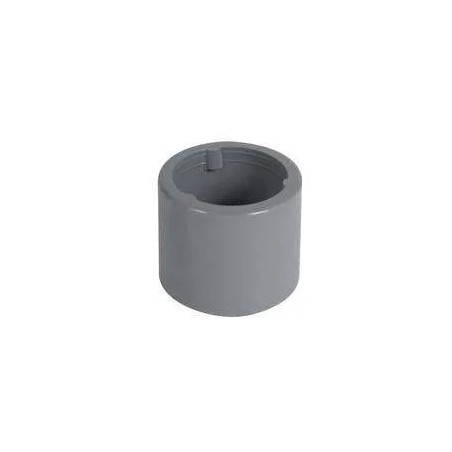 Eingebautes PVC-Reduzierstück, männlich 40mm, weiblich 32mm.