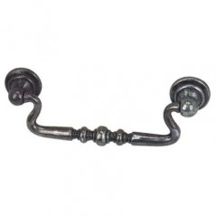Maniglia a goccia in zama in argento vecchio, L.115mm, P.20mm, H.41mm, interasse 96 mm, 1 pezzo con viti.