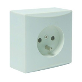 Single socket outlet with earth connection