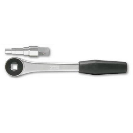 Stepped mounting wrench