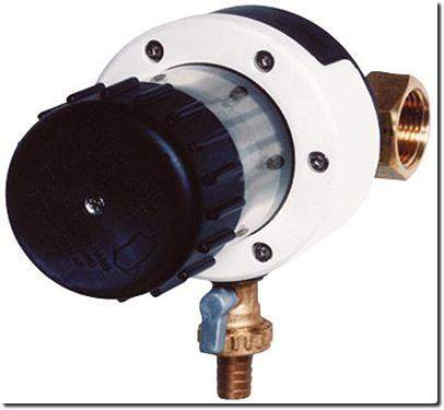 Self-cleaning filter with built-in shut-off valve