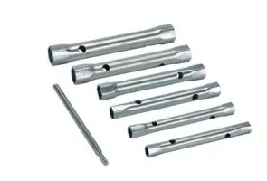 Pipe wrenches